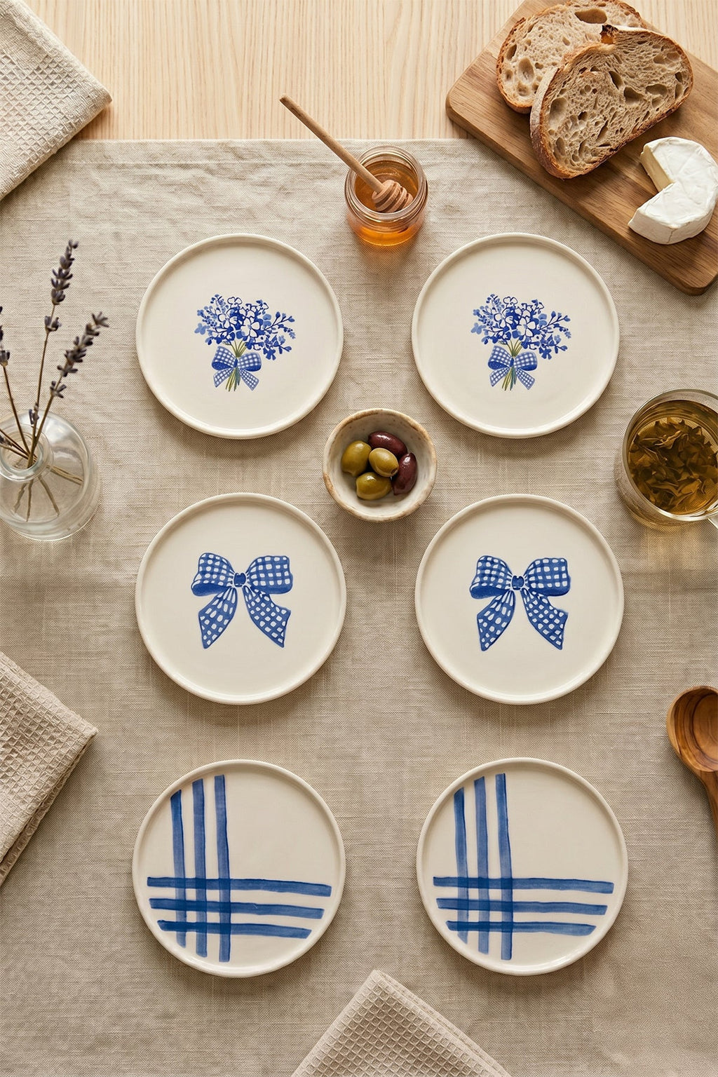 Azure Bloom 6’lı Handmade Seramik Pasta Tabağı 20 cm Mavi Desenli 6 Kişilik Tatlı Sunum Servis Tabak Seti - Görsel 3